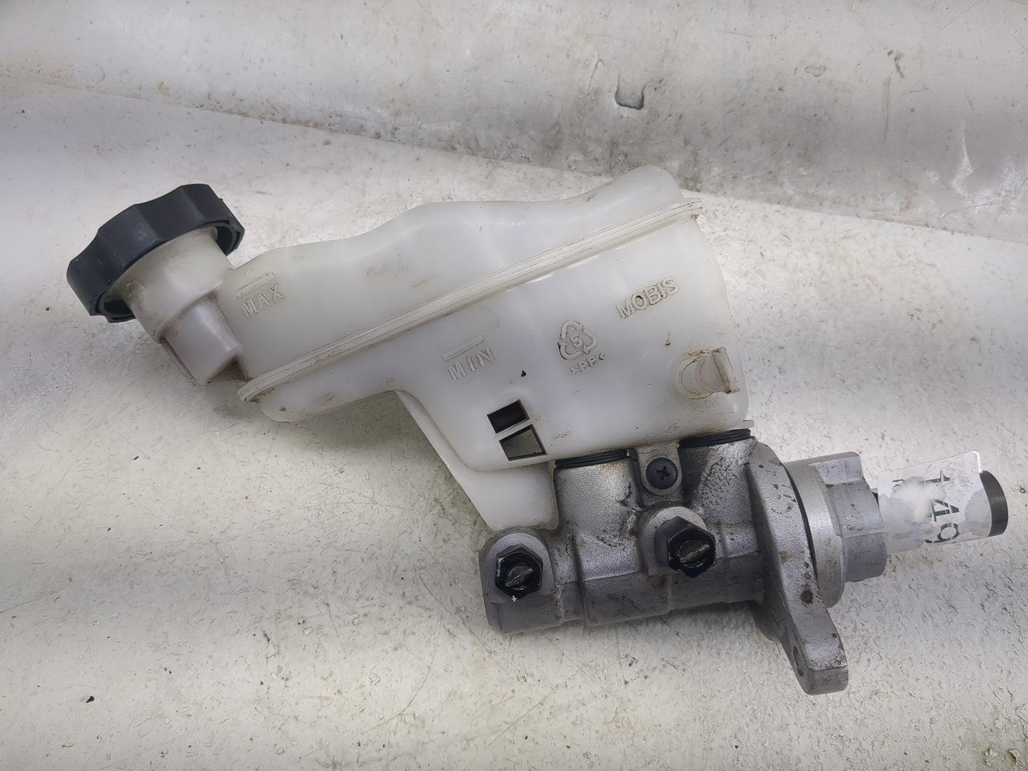 2012-2017 Hyundai Veloster Brake Master Cylinder 1497534 - Oemusedautoparts1.com