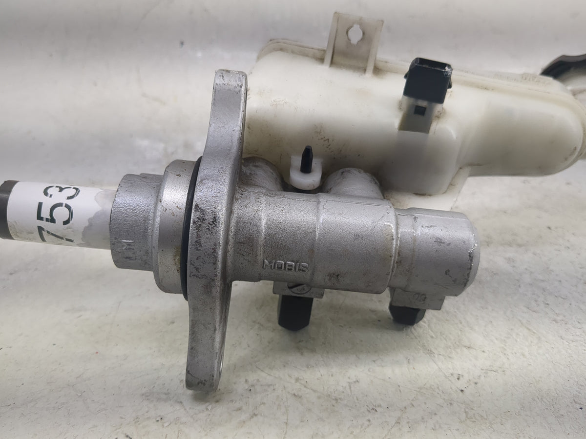 2012-2017 Hyundai Veloster Brake Master Cylinder 1497534 - Oemusedautoparts1.com