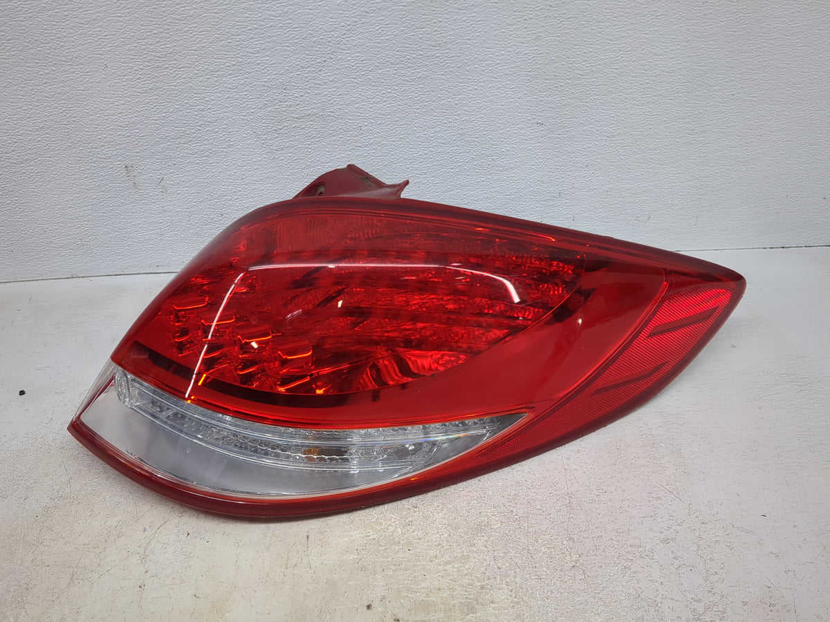 2013-2017 Hyundai Veloster Tail Light Assembly Passenger Right OEM Fits Fits 2013 2014 2015 2016 2017 OEM Used Auto Parts - 