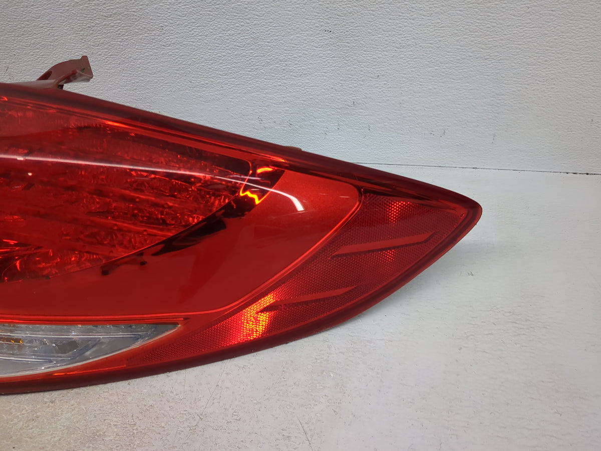 2013-2017 Hyundai Veloster Tail Light Assembly Passenger Right OEM Fits Fits 2013 2014 2015 2016 2017 OEM Used Auto Parts - 