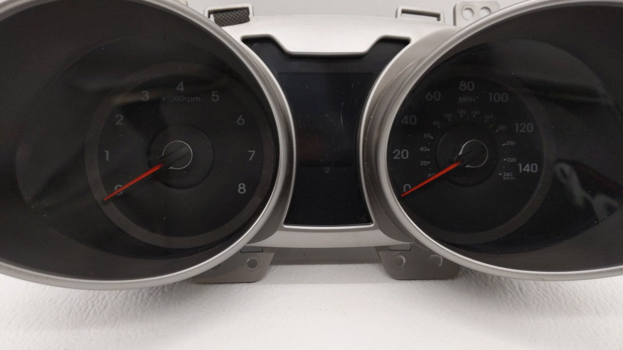 2016-2017 Hyundai Veloster Instrument Cluster Speedometer Gauges P/N:94031-2V201 94031-2V201RDR Fits Fits 2016 2017 OEM Used