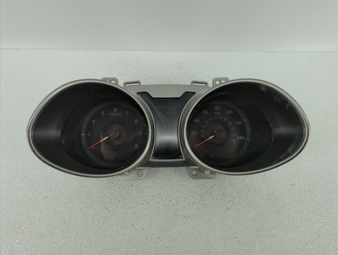 2016-2017 Hyundai Veloster Instrument Cluster Speedometer Gauges P/N:94031-2V201 94031-2V201RDR Fits Fits 2016 2017 OEM Used
