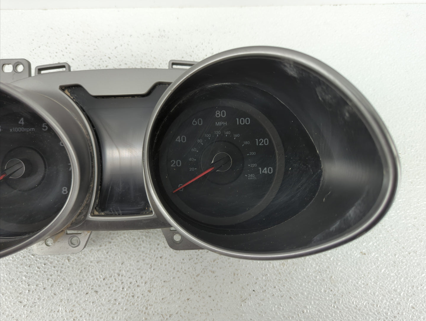 2016-2017 Hyundai Veloster Instrument Cluster Speedometer Gauges P/N:94031-2V201 94031-2V201RDR Fits Fits 2016 2017 OEM Used