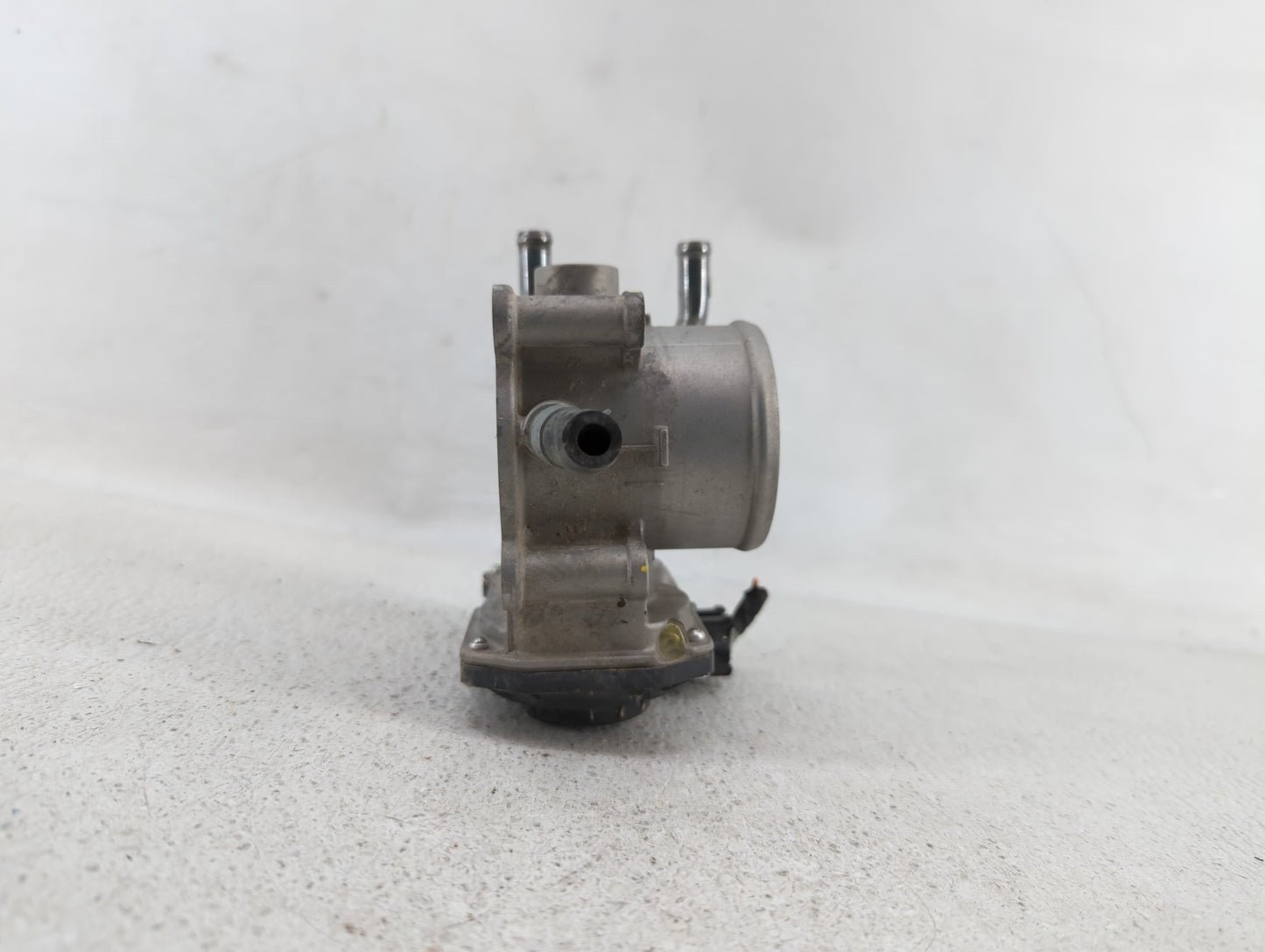 2012-2017 Hyundai Veloster Throttle Body P/N:35100-2B300 Fits Fits 2012 2013 2014 2015 2016 2017 2018 2019 OEM Used Auto Par