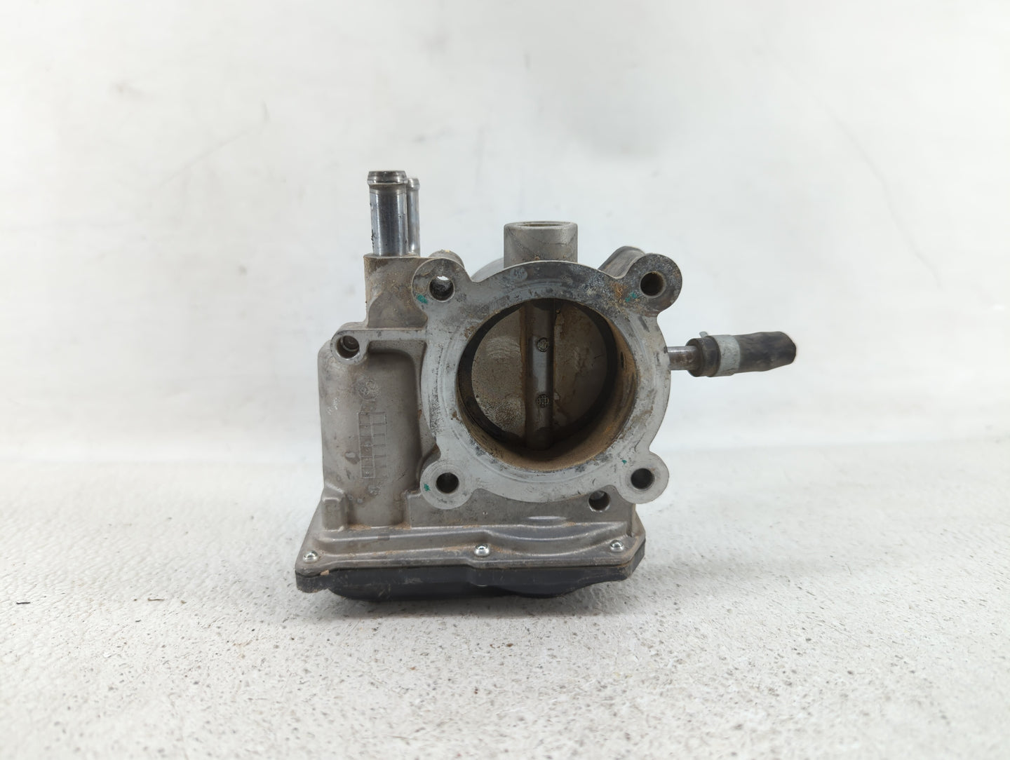 2012-2017 Hyundai Veloster Throttle Body P/N:35100-2B300 Fits Fits 2012 2013 2014 2015 2016 2017 2018 2019 OEM Used Auto Par