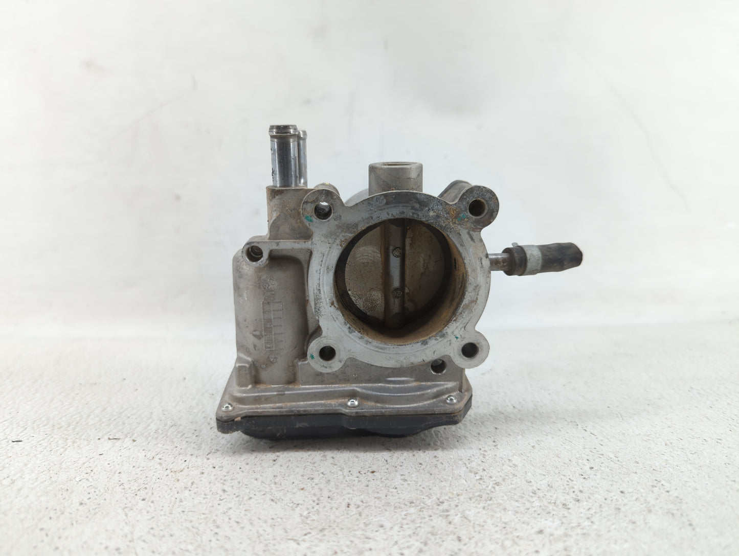 2012-2017 Hyundai Veloster Throttle Body P/N:35100-2B300 Fits Fits 2012 2013 2014 2015 2016 2017 2018 2019 OEM Used Auto Par