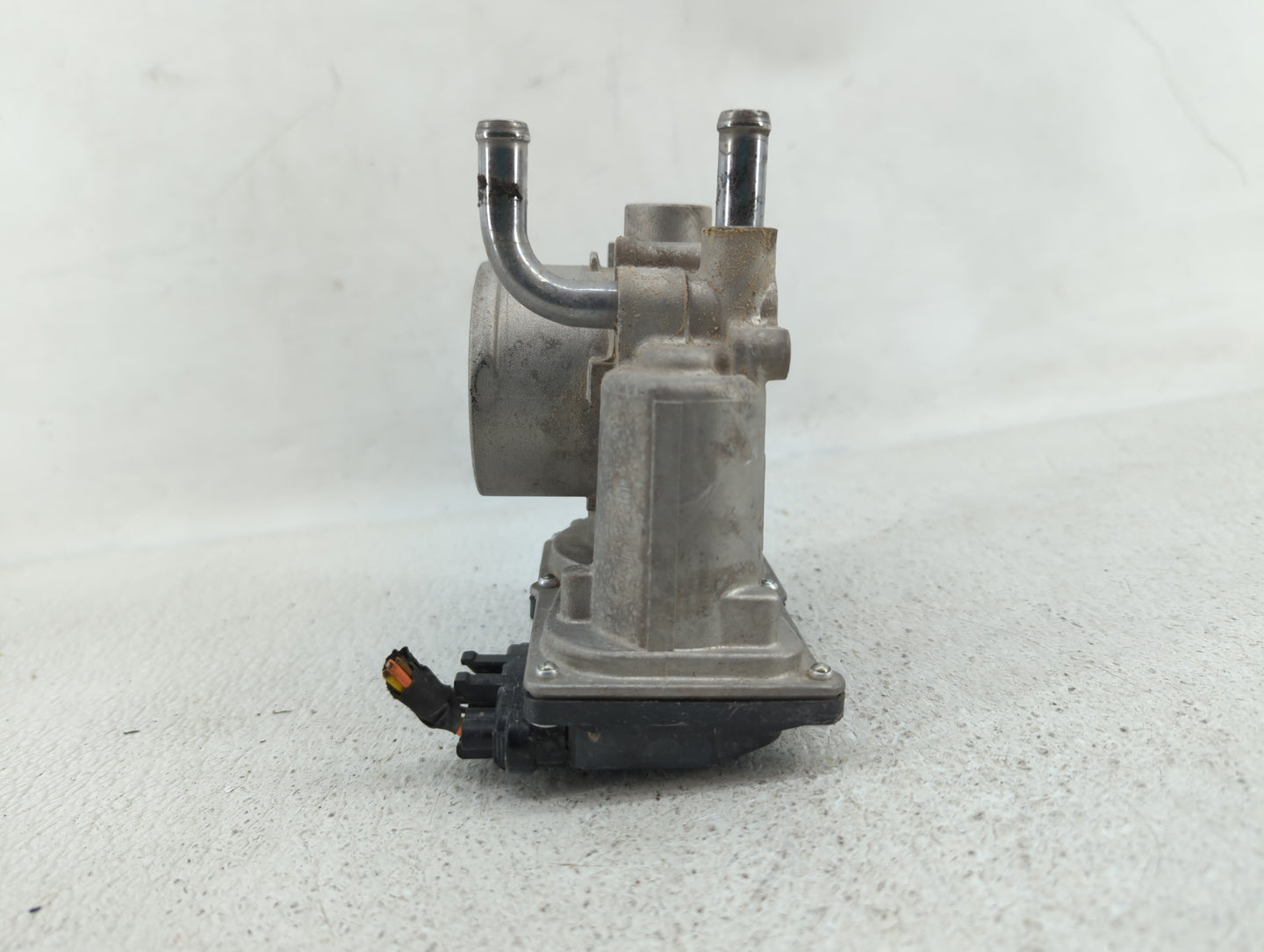 2012-2017 Hyundai Veloster Throttle Body P/N:35100-2B300 Fits Fits 2012 2013 2014 2015 2016 2017 2018 2019 OEM Used Auto Par