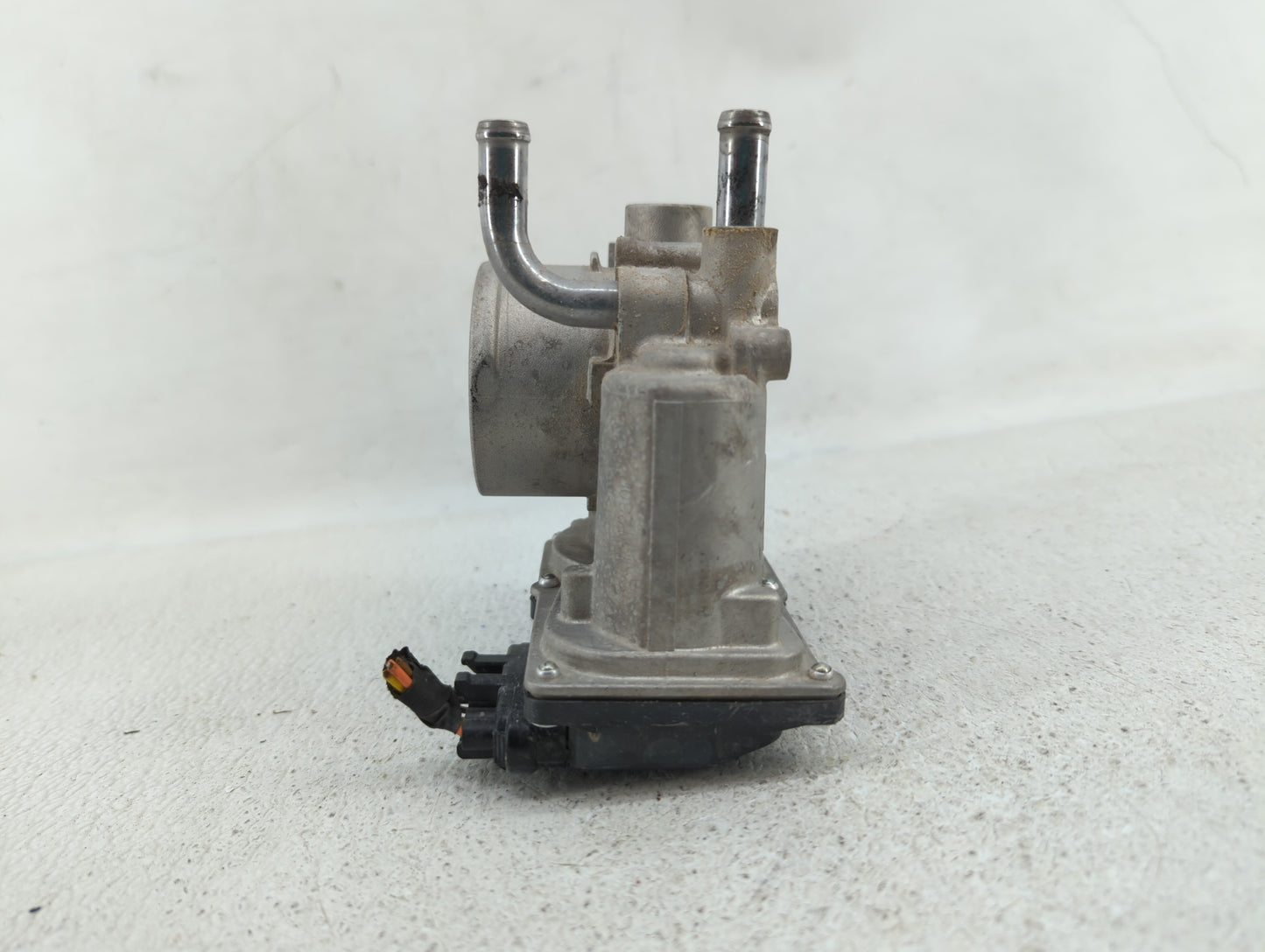 2012-2017 Hyundai Veloster Throttle Body P/N:35100-2B300 Fits Fits 2012 2013 2014 2015 2016 2017 2018 2019 OEM Used Auto Par