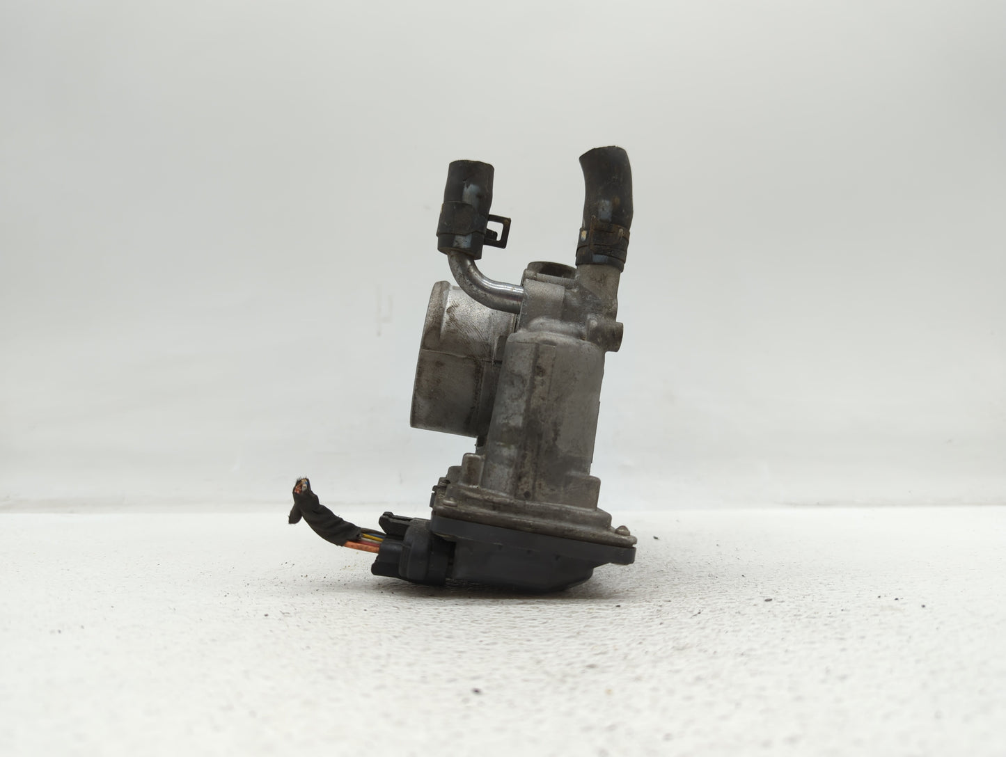2012-2017 Hyundai Veloster Throttle Body P/N:35100-2B300 Fits Fits 2012 2013 2014 2015 2016 2017 2018 2019 OEM Used Auto Par