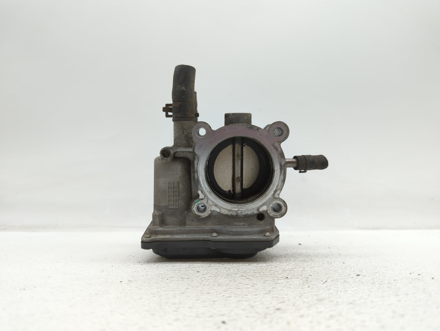 2012-2017 Hyundai Veloster Throttle Body P/N:35100-2B300 Fits Fits 2012 2013 2014 2015 2016 2017 2018 2019 OEM Used Auto Par
