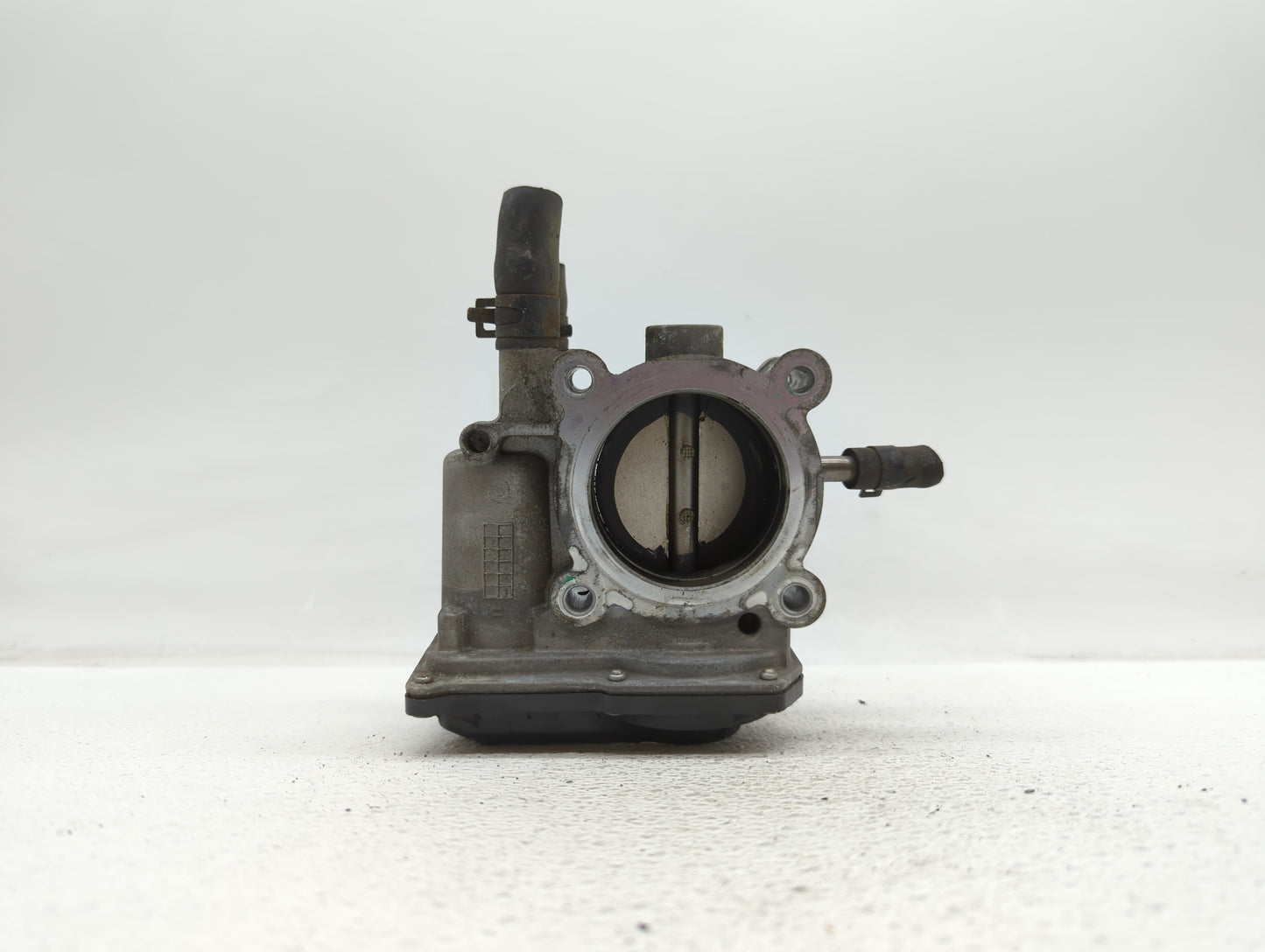 2012-2017 Hyundai Veloster Throttle Body P/N:35100-2B300 Fits Fits 2012 2013 2014 2015 2016 2017 2018 2019 OEM Used Auto Par