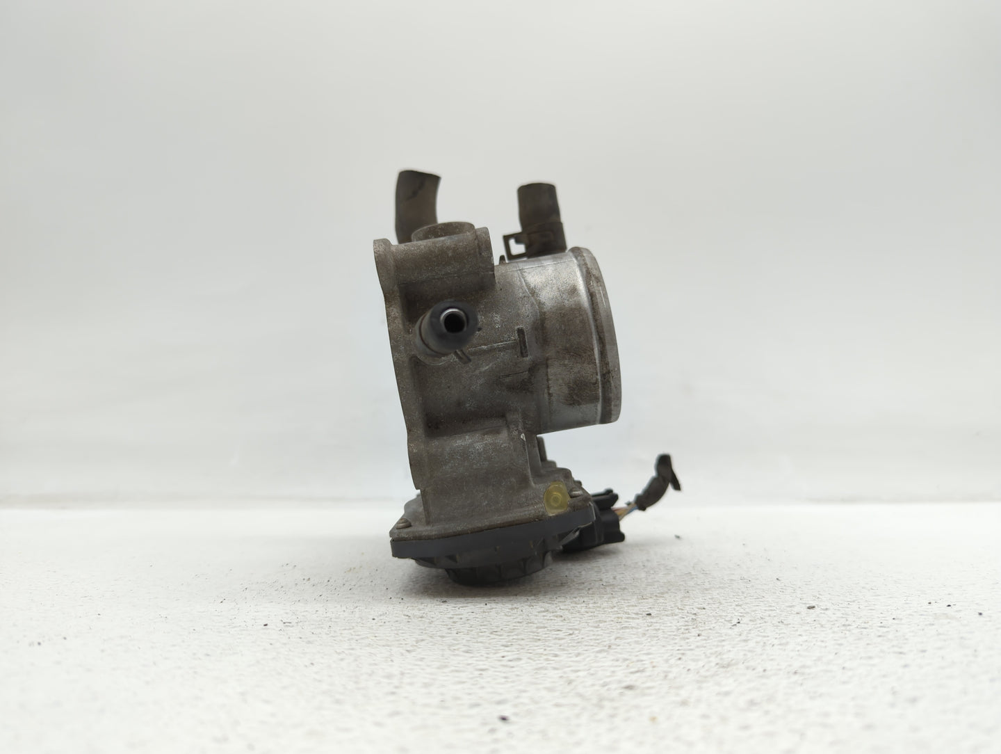 2012-2017 Hyundai Veloster Throttle Body P/N:35100-2B300 Fits Fits 2012 2013 2014 2015 2016 2017 2018 2019 OEM Used Auto Par