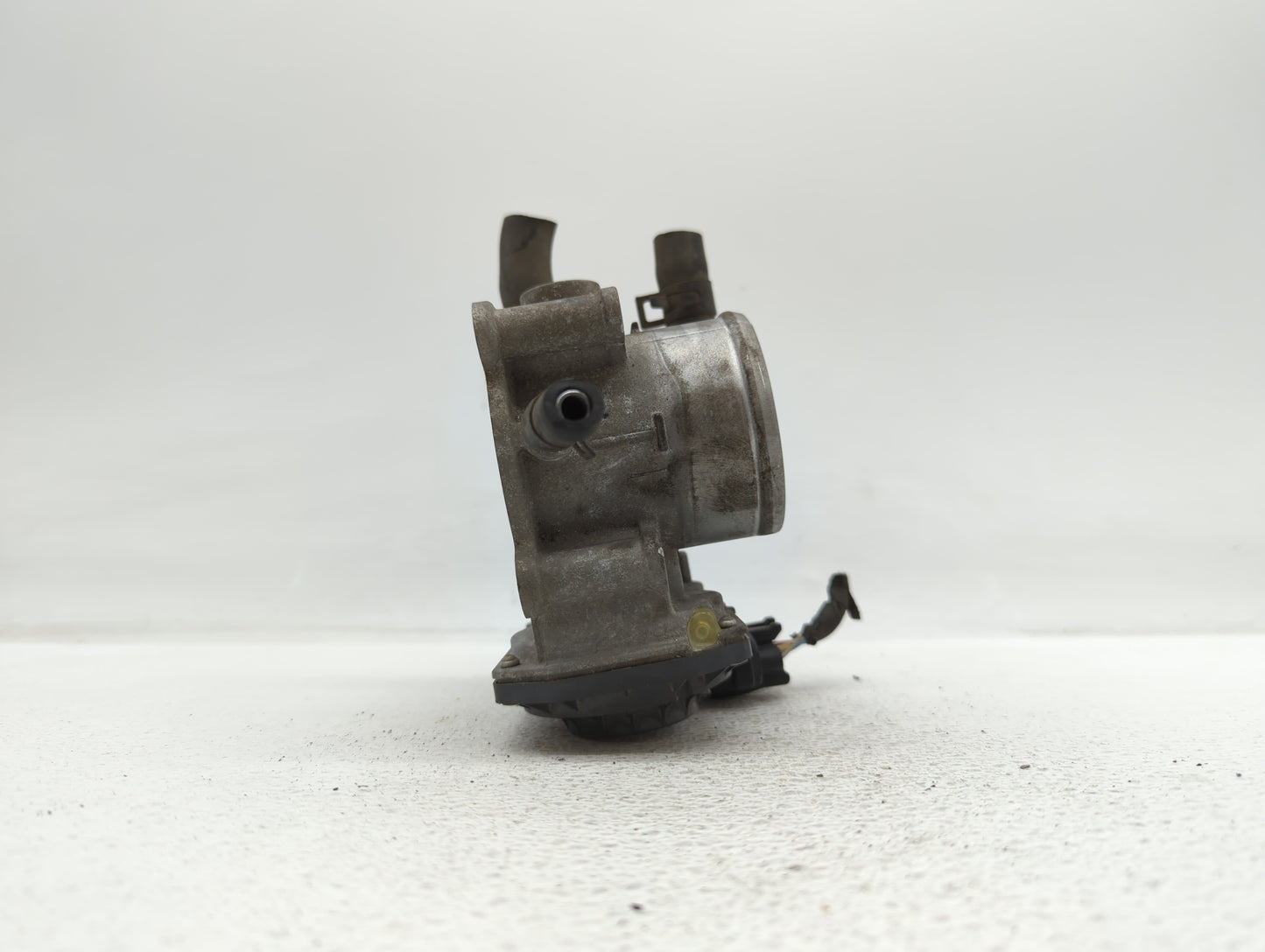 2012-2017 Hyundai Veloster Throttle Body P/N:35100-2B300 Fits Fits 2012 2013 2014 2015 2016 2017 2018 2019 OEM Used Auto Par