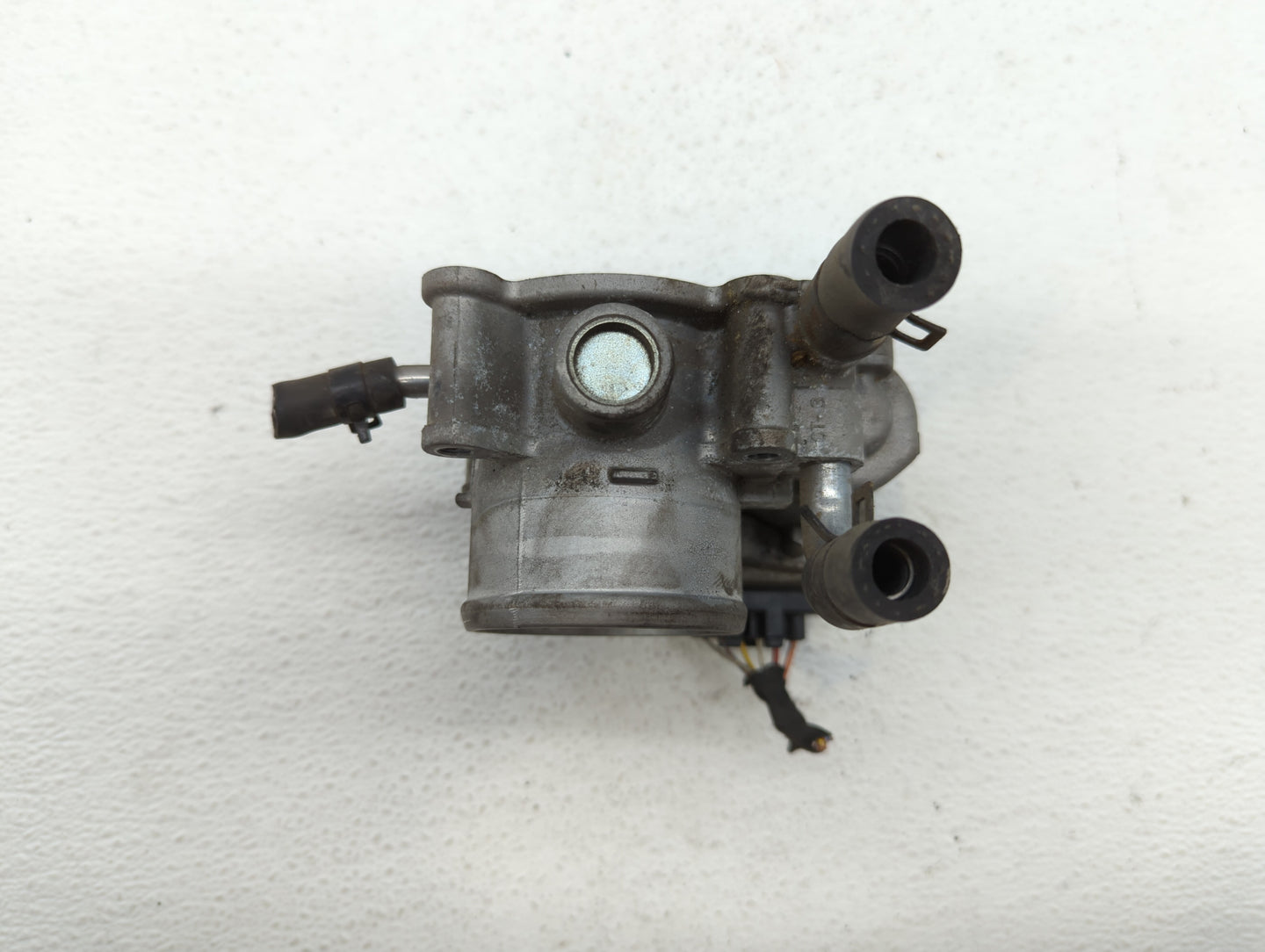 2012-2017 Hyundai Veloster Throttle Body P/N:35100-2B300 Fits Fits 2012 2013 2014 2015 2016 2017 2018 2019 OEM Used Auto Par