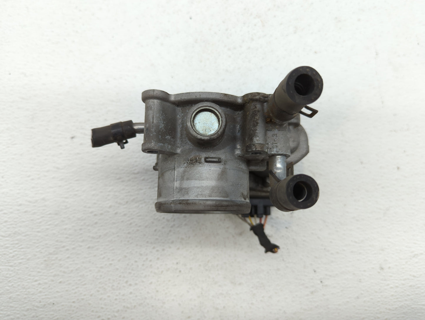 2012-2017 Hyundai Veloster Throttle Body P/N:35100-2B300 Fits Fits 2012 2013 2014 2015 2016 2017 2018 2019 OEM Used Auto Par