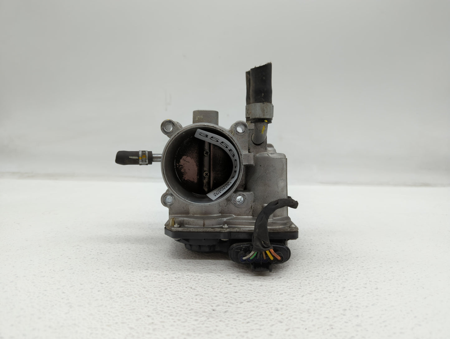 2012-2017 Hyundai Veloster Throttle Body P/N:35100-2B300 Fits Fits 2012 2013 2014 2015 2016 2017 2018 2019 OEM Used Auto Par