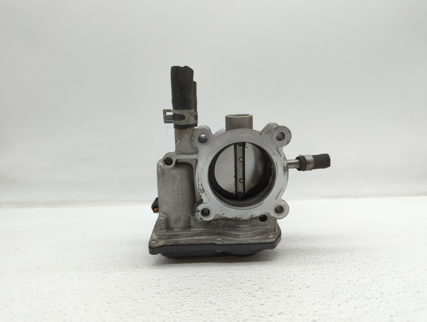 2012-2017 Hyundai Veloster Throttle Body P/N:35100-2B300 Fits Fits 2012 2013 2014 2015 2016 2017 2018 2019 OEM Used Auto Par