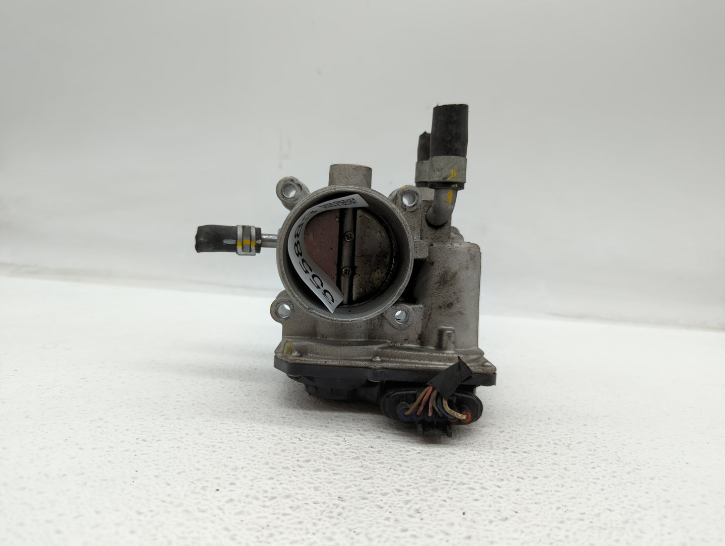 2012-2017 Hyundai Veloster Throttle Body P/N:35100-2B300 Fits Fits 2012 2013 2014 2015 2016 2017 2018 2019 OEM Used Auto Par