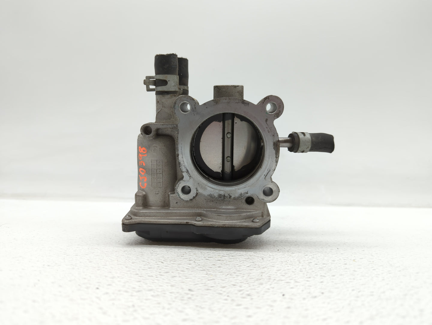 2012-2017 Hyundai Veloster Throttle Body P/N:35100-2B300 Fits Fits 2012 2013 2014 2015 2016 2017 2018 2019 OEM Used Auto Par
