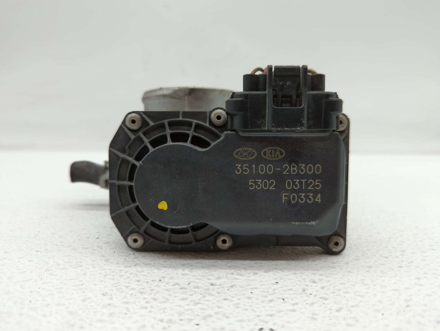 2012-2017 Hyundai Veloster Throttle Body P/N:35100-2B300 Fits Fits 2012 2013 2014 2015 2016 2017 2018 2019 OEM Used Auto Par