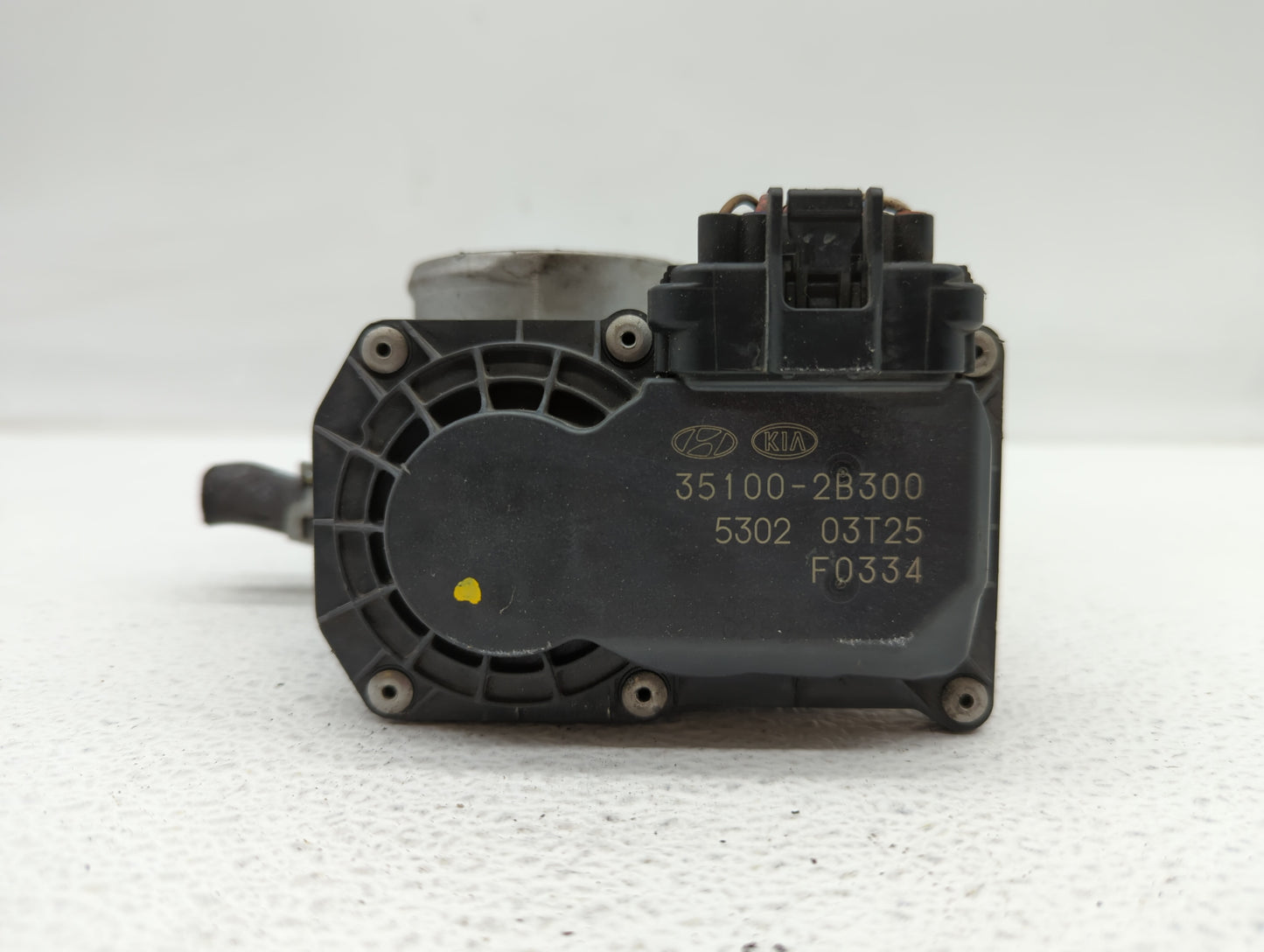 2012-2017 Hyundai Veloster Throttle Body P/N:35100-2B300 Fits Fits 2012 2013 2014 2015 2016 2017 2018 2019 OEM Used Auto Par
