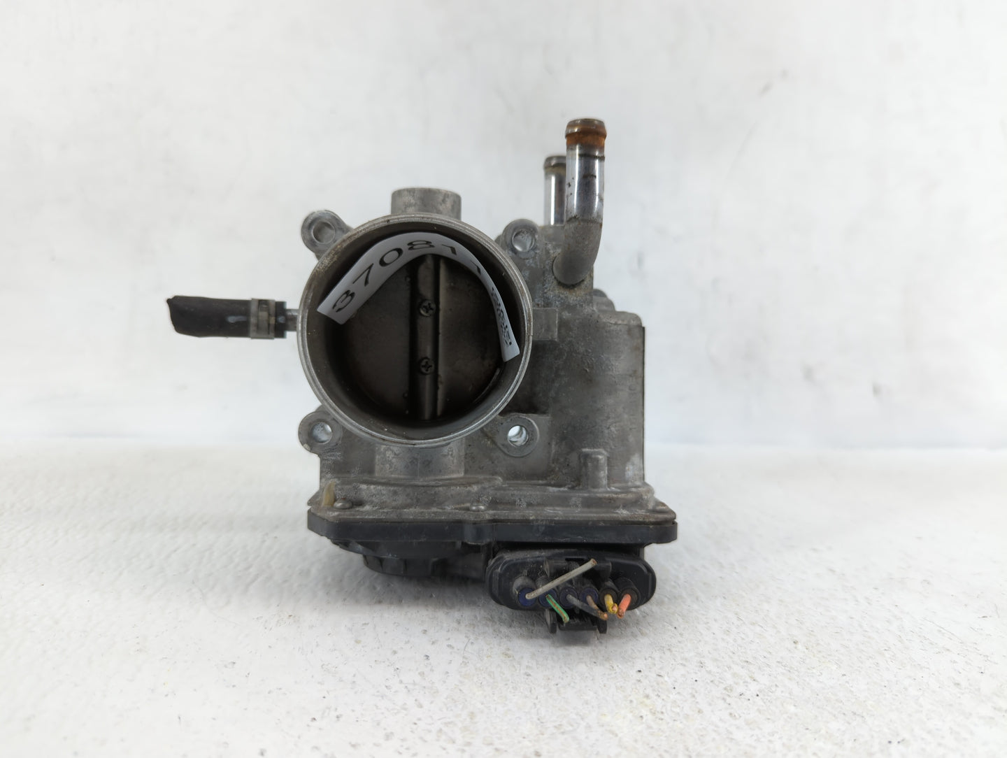 2012-2017 Hyundai Veloster Throttle Body P/N:35100-2B300 Fits Fits 2012 2013 2014 2015 2016 2017 2018 2019 OEM Used Auto Par