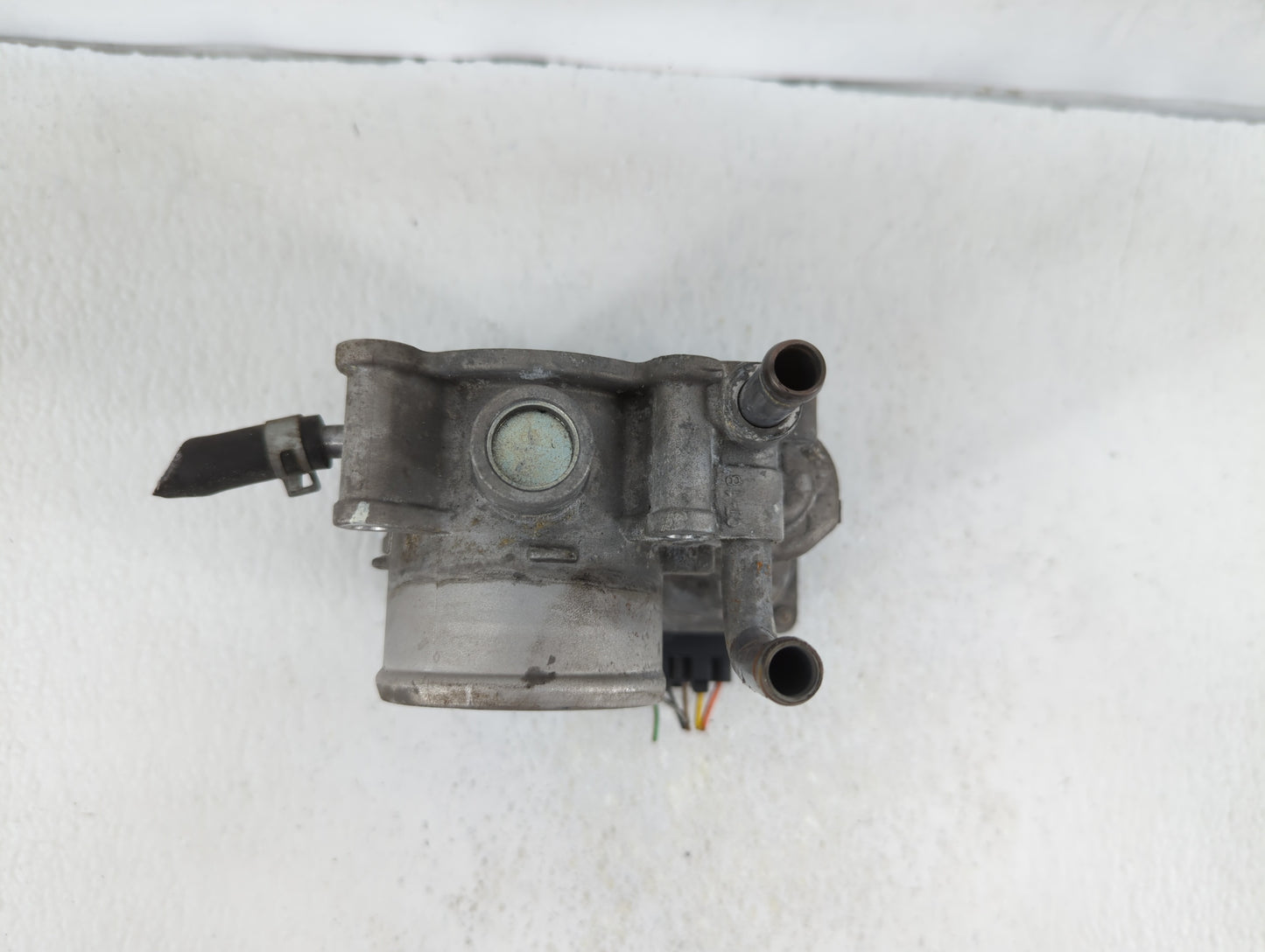 2012-2017 Hyundai Veloster Throttle Body P/N:35100-2B300 Fits Fits 2012 2013 2014 2015 2016 2017 2018 2019 OEM Used Auto Par