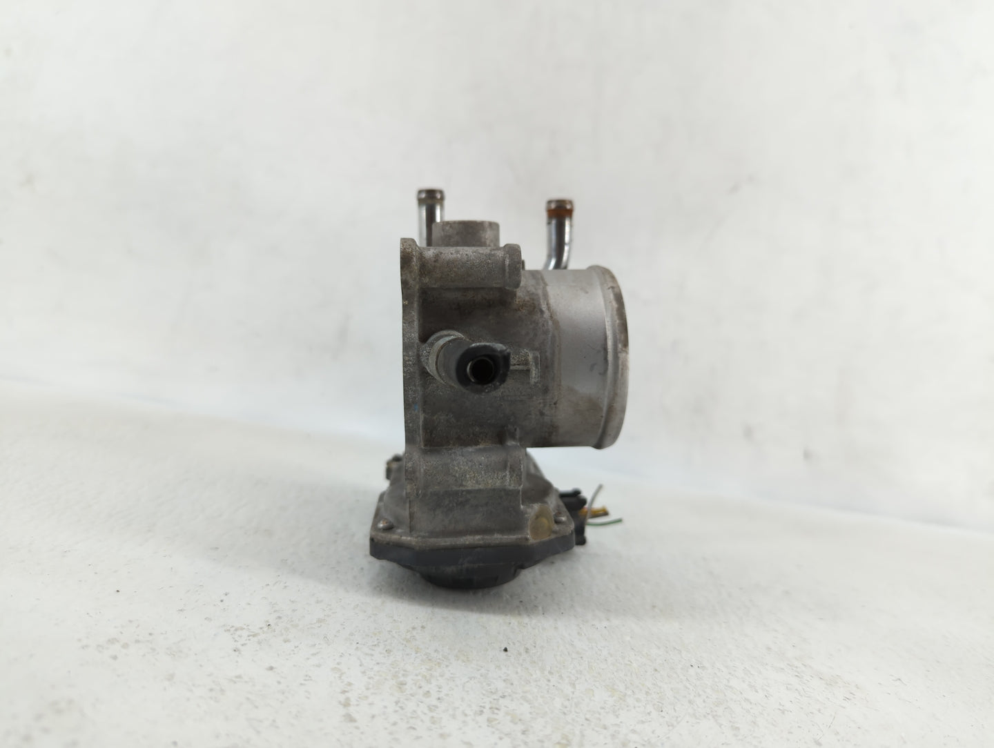 2012-2017 Hyundai Veloster Throttle Body P/N:35100-2B300 Fits Fits 2012 2013 2014 2015 2016 2017 2018 2019 OEM Used Auto Par