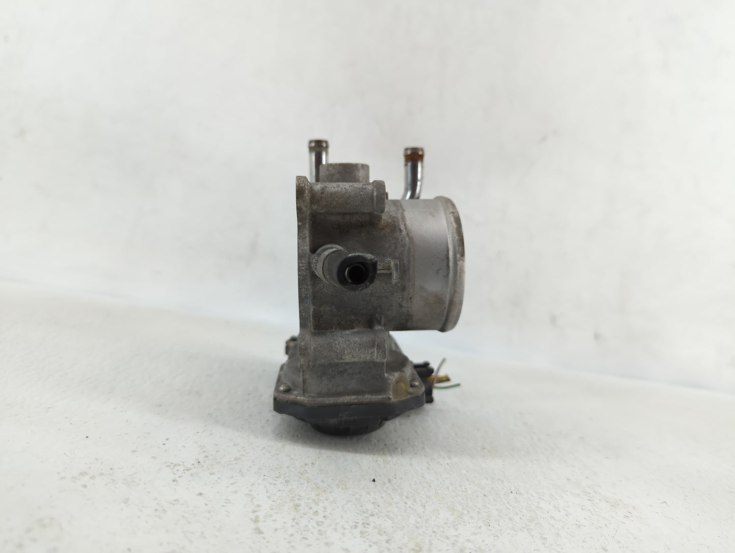 2012-2017 Hyundai Veloster Throttle Body P/N:35100-2B300 Fits Fits 2012 2013 2014 2015 2016 2017 2018 2019 OEM Used Auto Par