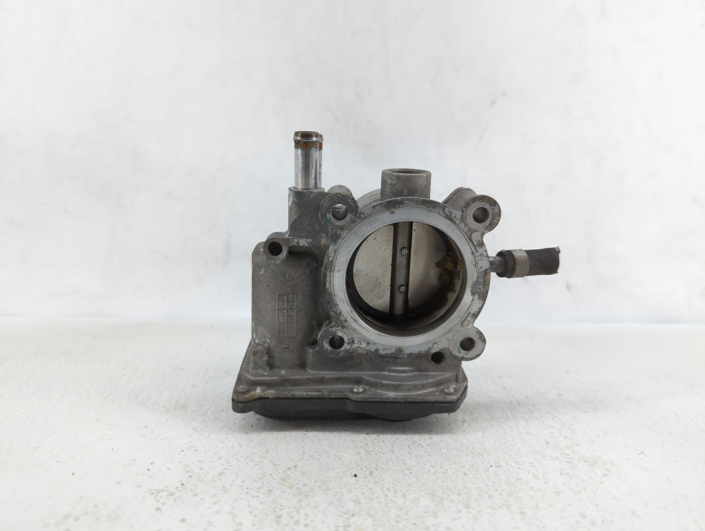2012-2017 Hyundai Veloster Throttle Body P/N:35100-2B300 Fits Fits 2012 2013 2014 2015 2016 2017 2018 2019 OEM Used Auto Par