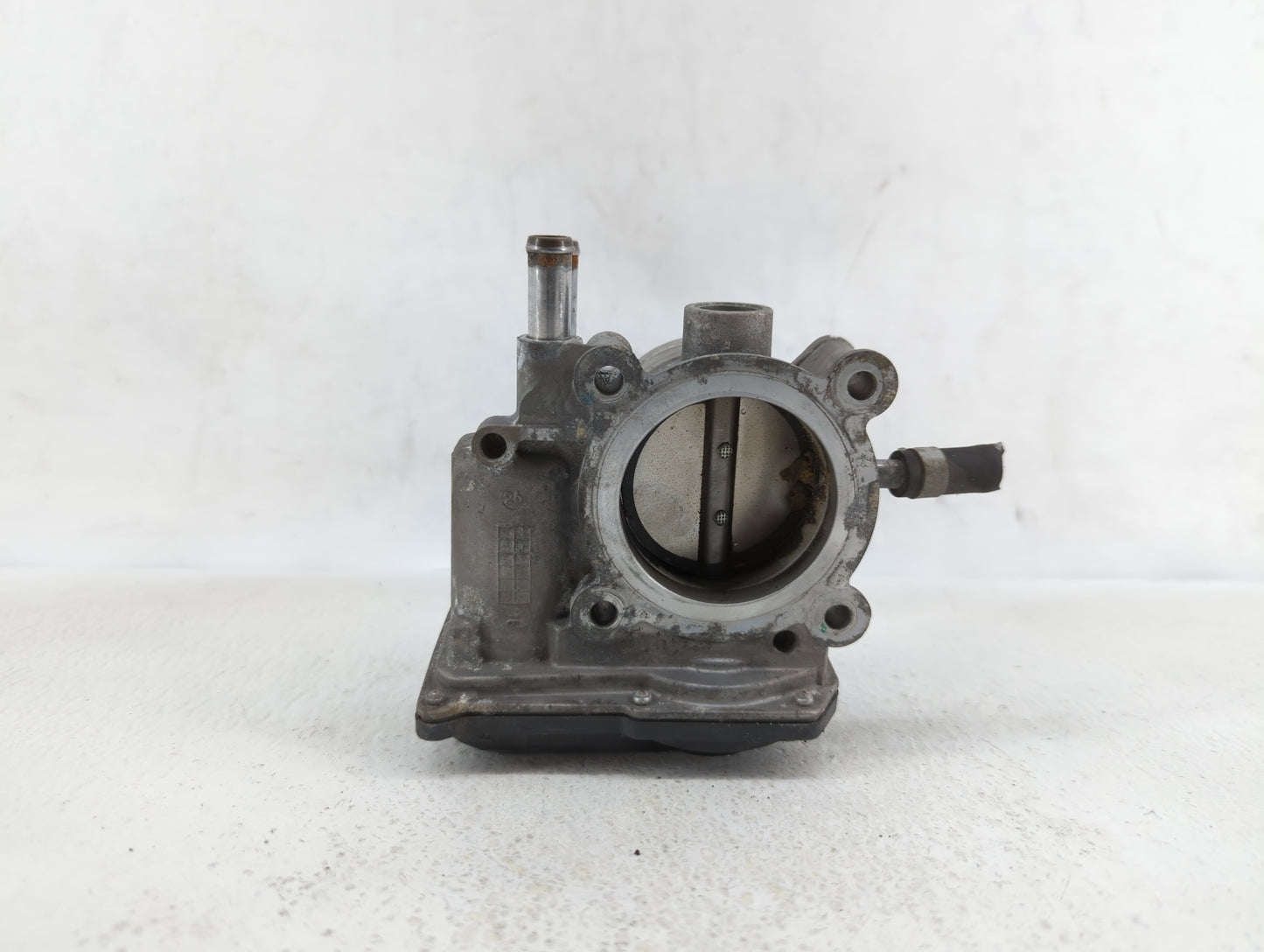 2012-2017 Hyundai Veloster Throttle Body P/N:35100-2B300 Fits Fits 2012 2013 2014 2015 2016 2017 2018 2019 OEM Used Auto Par