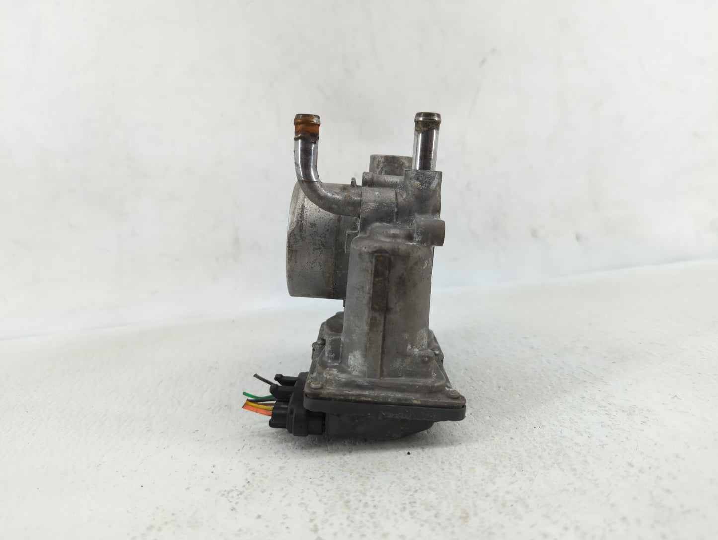 2012-2017 Hyundai Veloster Throttle Body P/N:35100-2B300 Fits Fits 2012 2013 2014 2015 2016 2017 2018 2019 OEM Used Auto Par