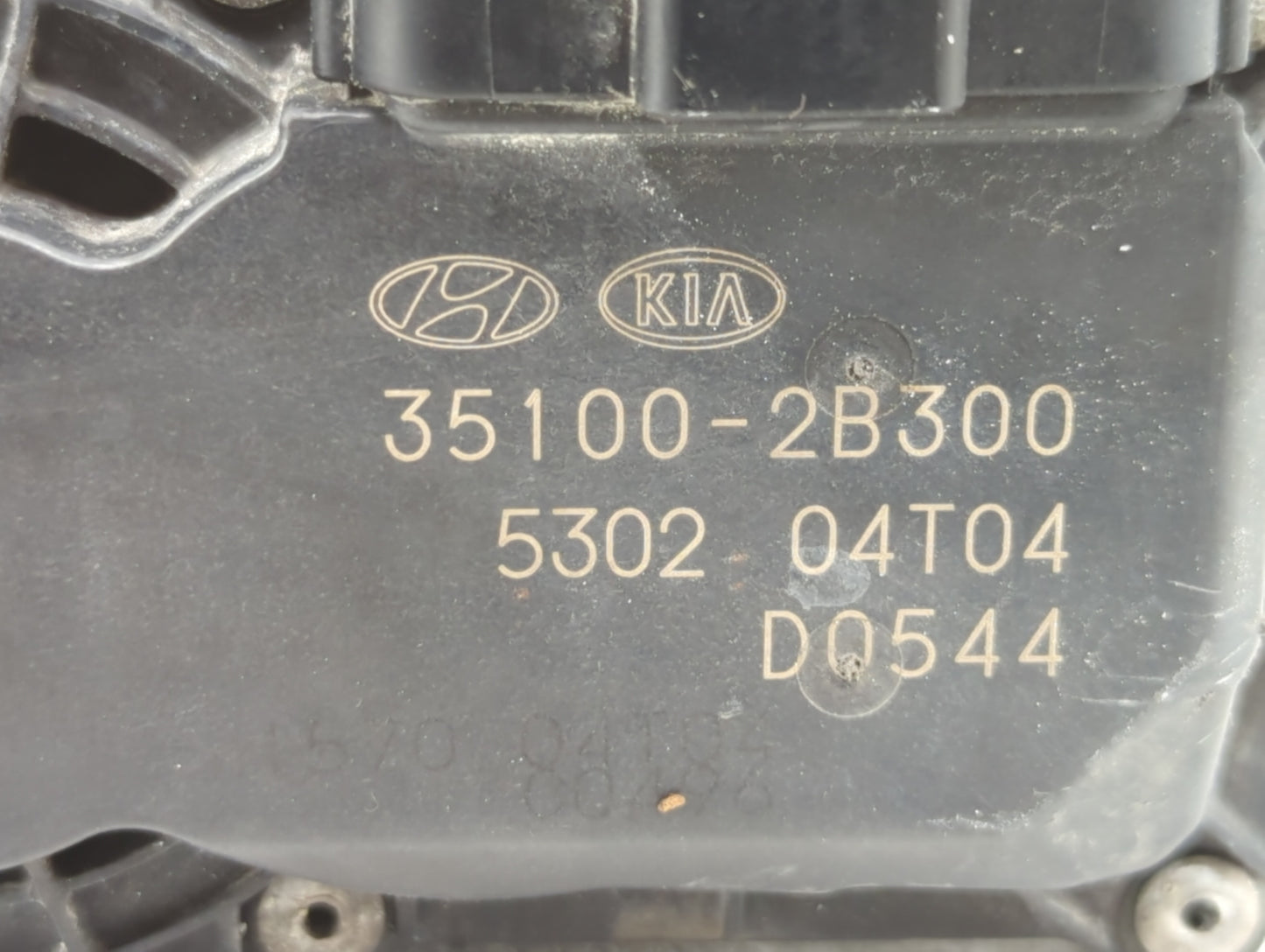 2012-2017 Hyundai Veloster Throttle Body P/N:35100-2B300 Fits Fits 2012 2013 2014 2015 2016 2017 2018 2019 OEM Used Auto Par