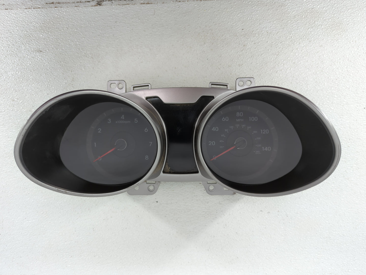 2016-2017 Hyundai Veloster Instrument Cluster Speedometer Gauges P/N:94031-2V240 94031-2V240RDR Fits Fits 2016 2017 OEM Used