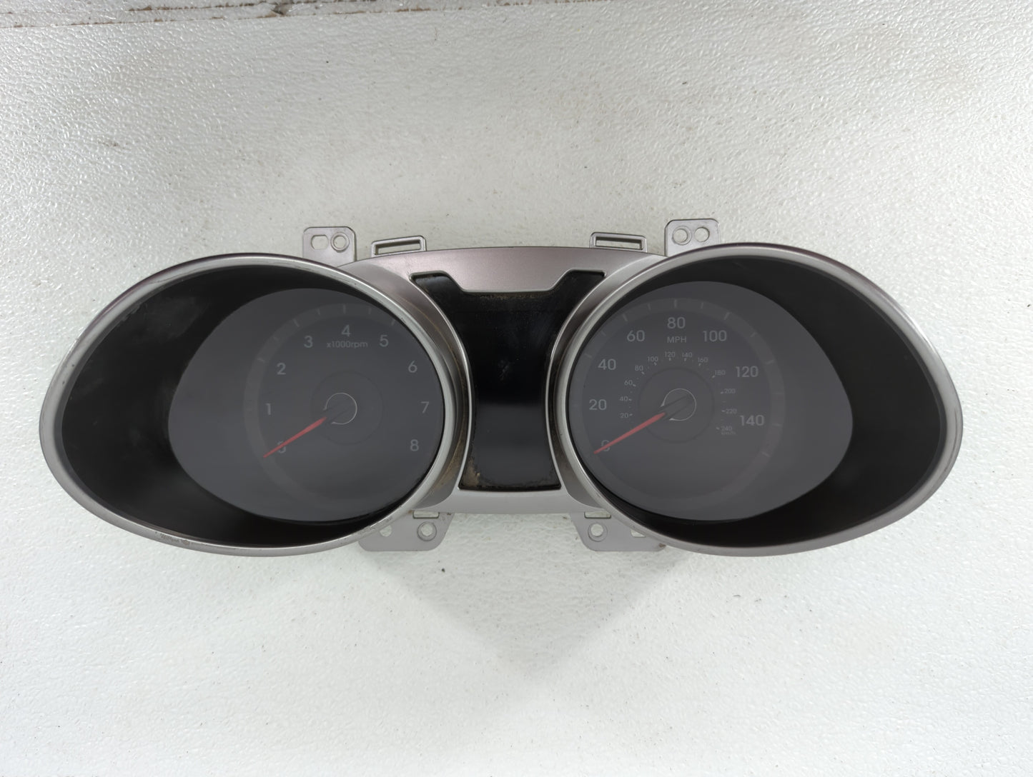 2016-2017 Hyundai Veloster Instrument Cluster Speedometer Gauges P/N:94031-2V240 94031-2V240RDR Fits Fits 2016 2017 OEM Used