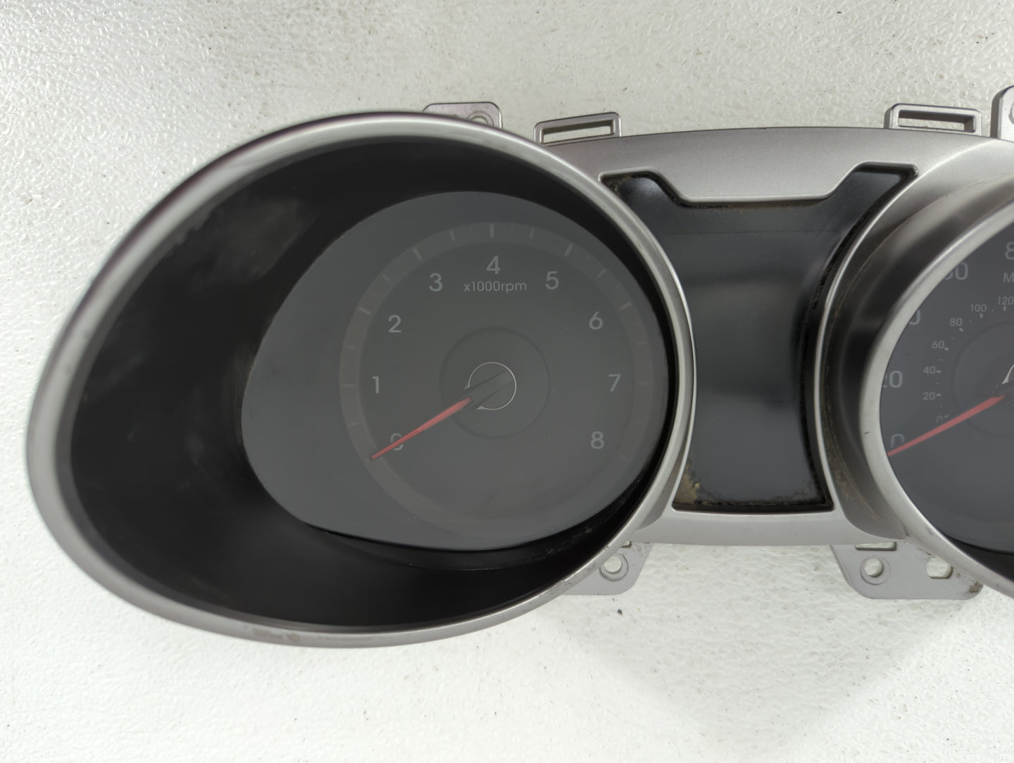 2016-2017 Hyundai Veloster Instrument Cluster Speedometer Gauges P/N:94031-2V240 94031-2V240RDR Fits Fits 2016 2017 OEM Used
