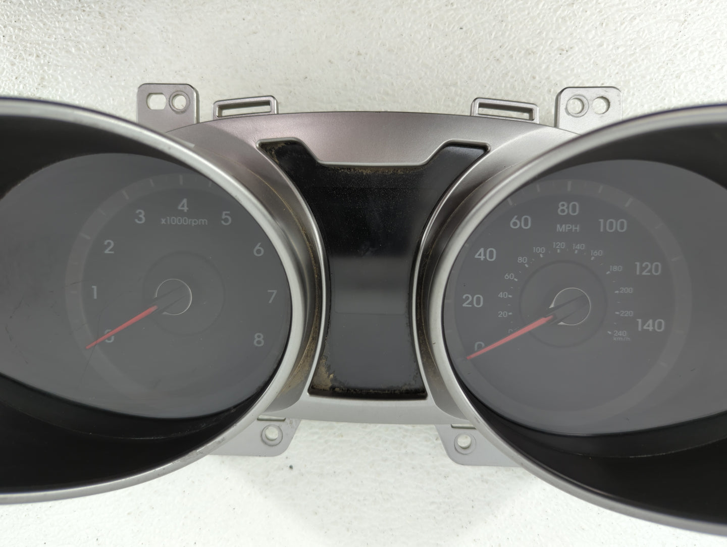 2016-2017 Hyundai Veloster Instrument Cluster Speedometer Gauges P/N:94031-2V240 94031-2V240RDR Fits Fits 2016 2017 OEM Used