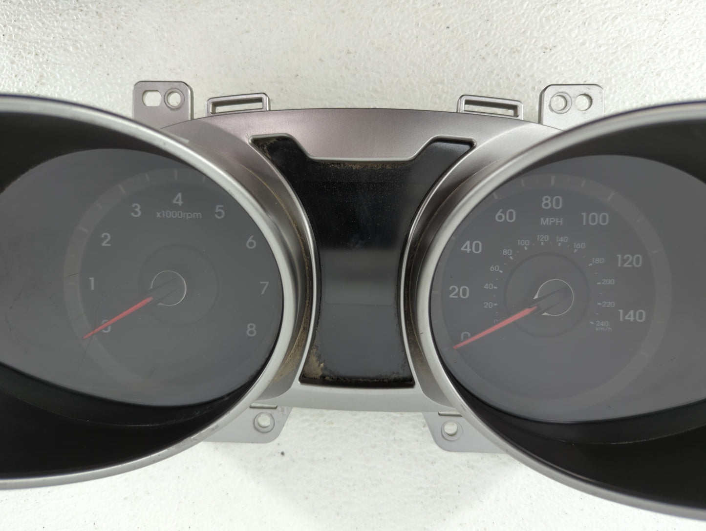 2016-2017 Hyundai Veloster Instrument Cluster Speedometer Gauges P/N:94031-2V240 94031-2V240RDR Fits Fits 2016 2017 OEM Used