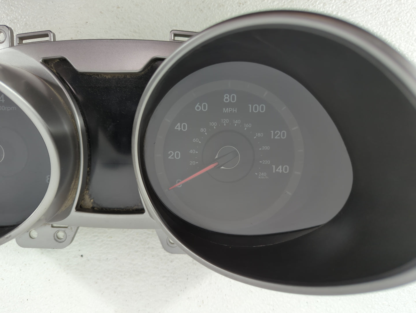 2016-2017 Hyundai Veloster Instrument Cluster Speedometer Gauges P/N:94031-2V240 94031-2V240RDR Fits Fits 2016 2017 OEM Used