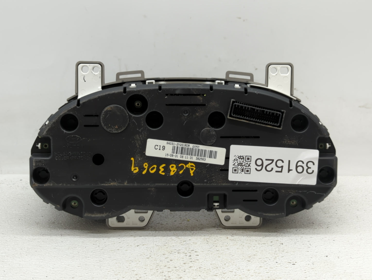 2016-2017 Hyundai Veloster Instrument Cluster Speedometer Gauges P/N:94031-2V240RDR 94031-2V201 Fits Fits 2016 2017 OEM Used