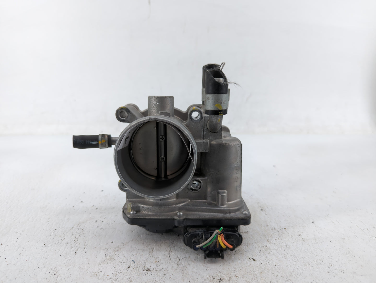 2012-2017 Hyundai Veloster Throttle Body P/N:35100-2B300 Fits Fits 2012 2013 2014 2015 2016 2017 2018 2019 OEM Used Auto Par