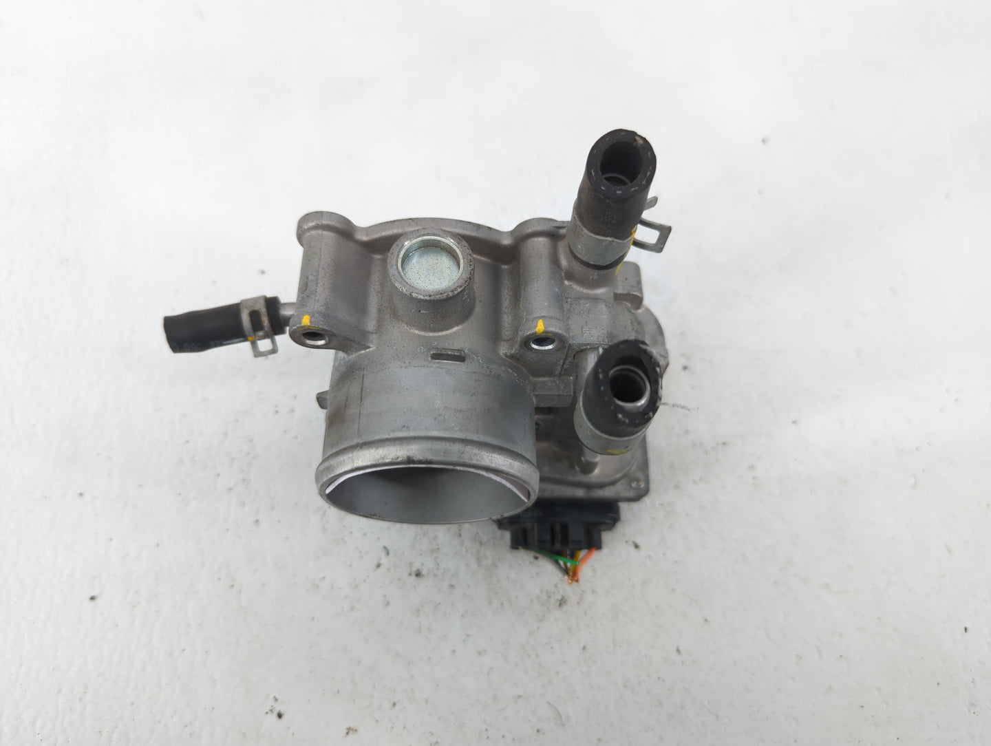 2012-2017 Hyundai Veloster Throttle Body P/N:35100-2B300 Fits Fits 2012 2013 2014 2015 2016 2017 2018 2019 OEM Used Auto Par