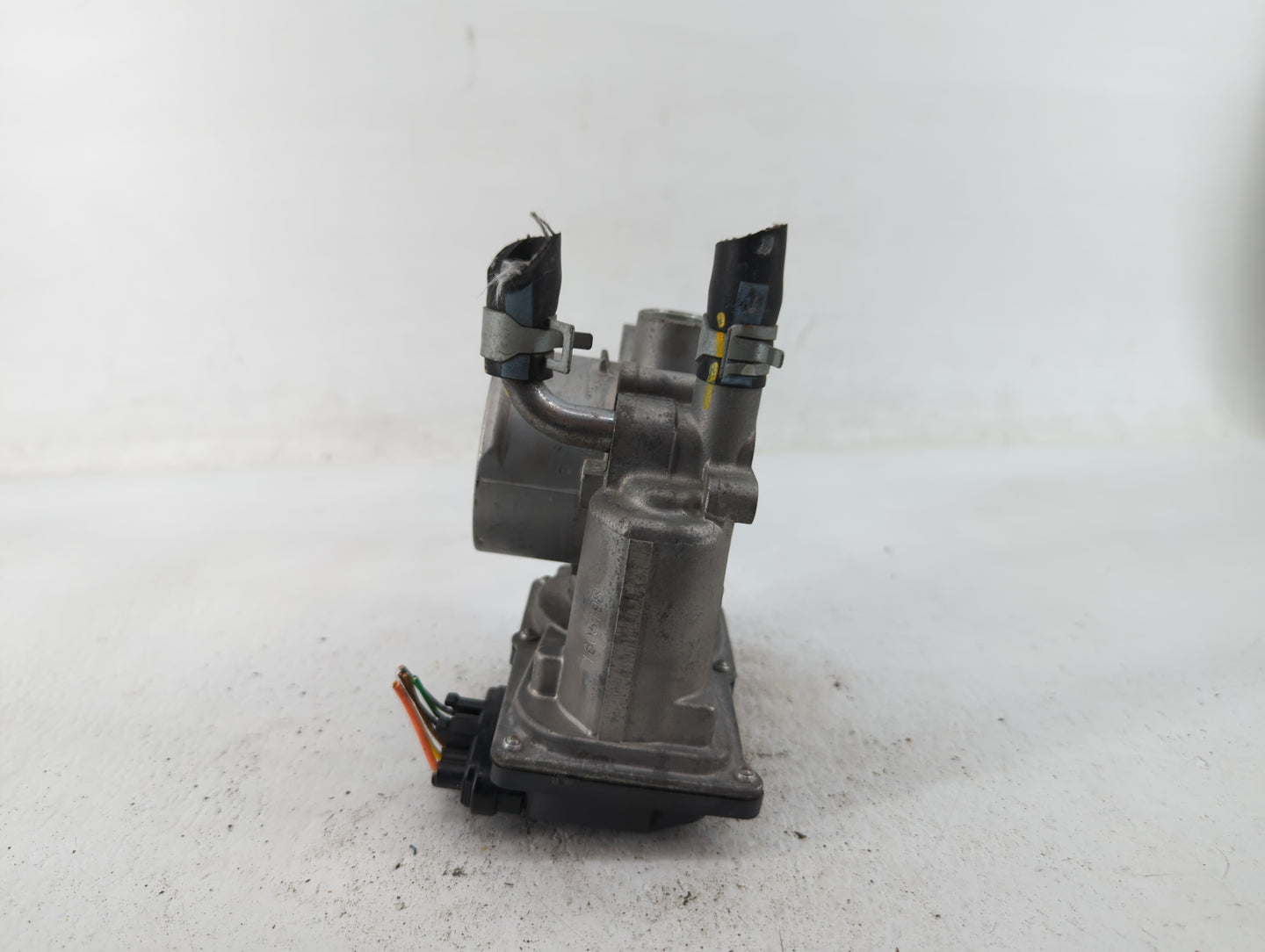 2012-2017 Hyundai Veloster Throttle Body P/N:35100-2B300 Fits Fits 2012 2013 2014 2015 2016 2017 2018 2019 OEM Used Auto Par