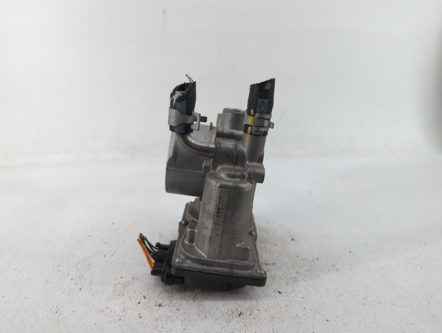 2012-2017 Hyundai Veloster Throttle Body P/N:35100-2B300 Fits Fits 2012 2013 2014 2015 2016 2017 2018 2019 OEM Used Auto Par