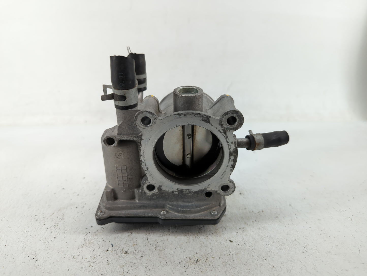 2012-2017 Hyundai Veloster Throttle Body P/N:35100-2B300 Fits Fits 2012 2013 2014 2015 2016 2017 2018 2019 OEM Used Auto Par