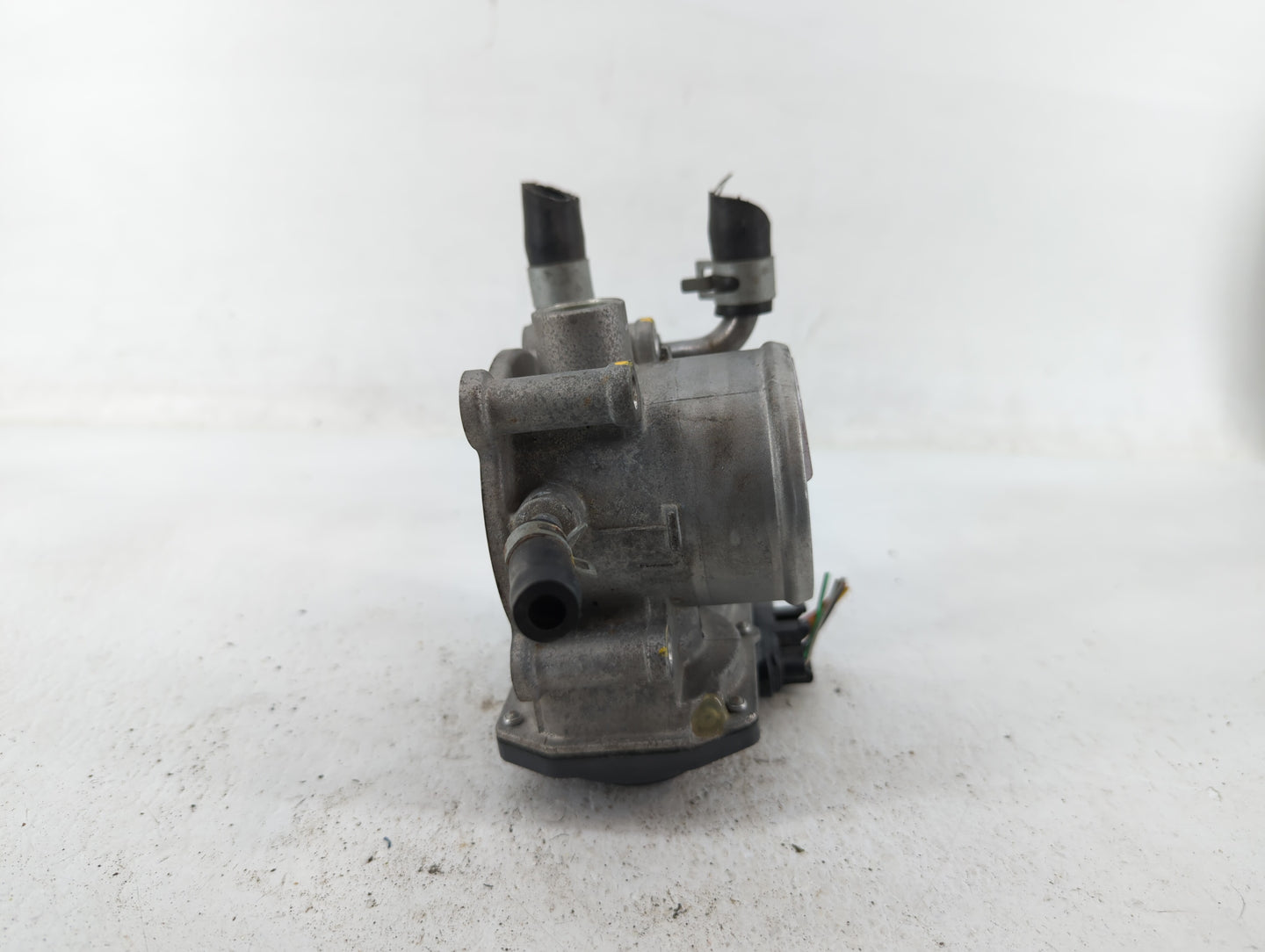 2012-2017 Hyundai Veloster Throttle Body P/N:35100-2B300 Fits Fits 2012 2013 2014 2015 2016 2017 2018 2019 OEM Used Auto Par