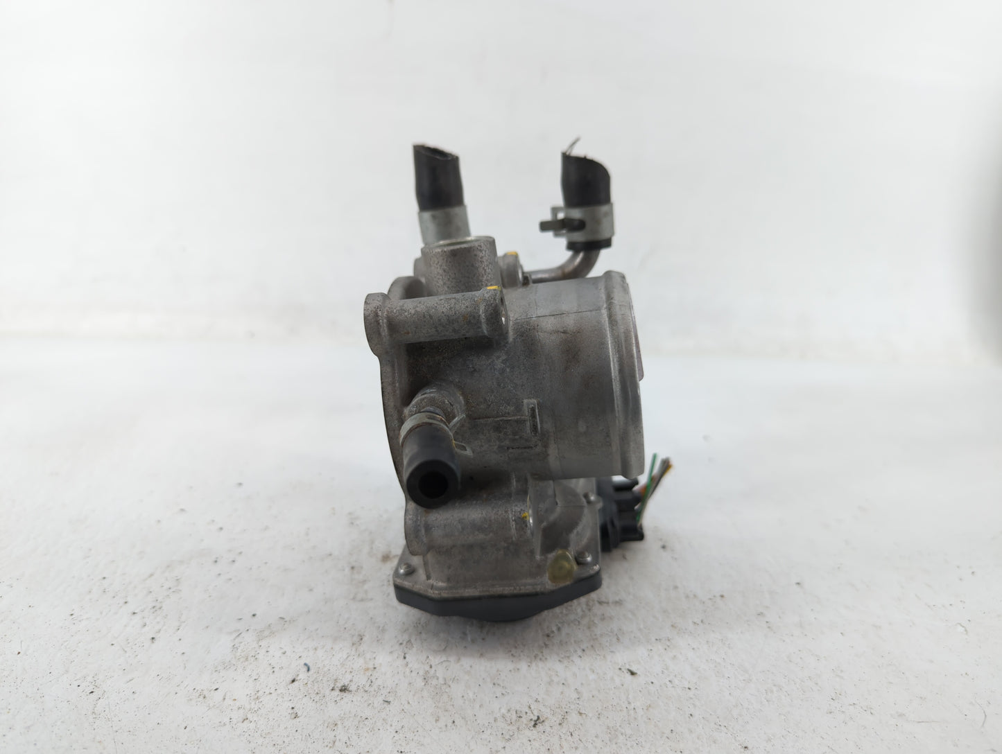 2012-2017 Hyundai Veloster Throttle Body P/N:35100-2B300 Fits Fits 2012 2013 2014 2015 2016 2017 2018 2019 OEM Used Auto Par