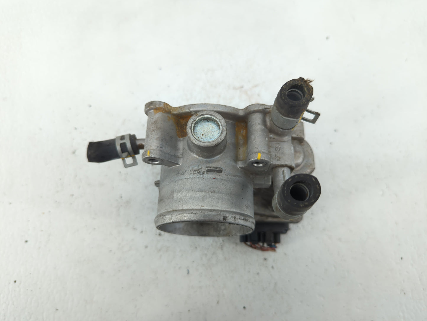 2012-2017 Hyundai Veloster Throttle Body P/N:35100-2B300 Fits Fits 2012 2013 2014 2015 2016 2017 2018 2019 OEM Used Auto Par