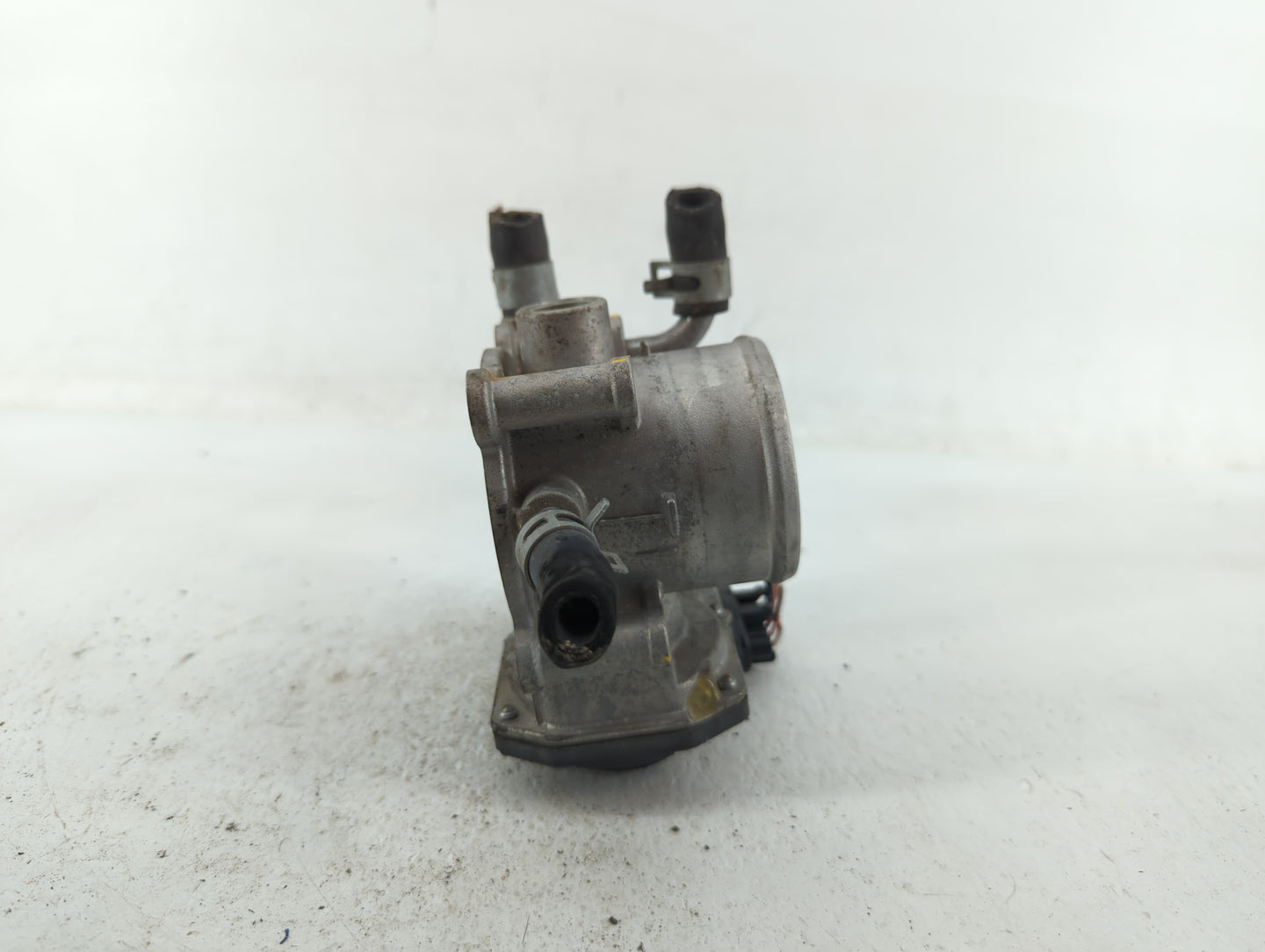 2012-2017 Hyundai Veloster Throttle Body P/N:35100-2B300 Fits Fits 2012 2013 2014 2015 2016 2017 2018 2019 OEM Used Auto Par