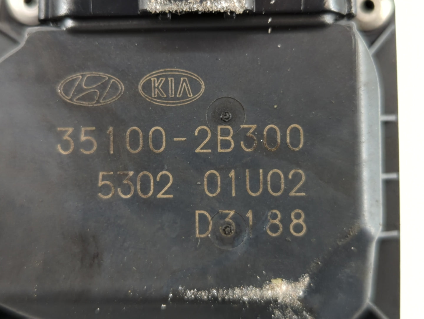 2012-2017 Hyundai Veloster Throttle Body P/N:35100-2B300 Fits Fits 2012 2013 2014 2015 2016 2017 2018 2019 OEM Used Auto Par